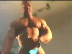Bodybuilder shows his huge dick